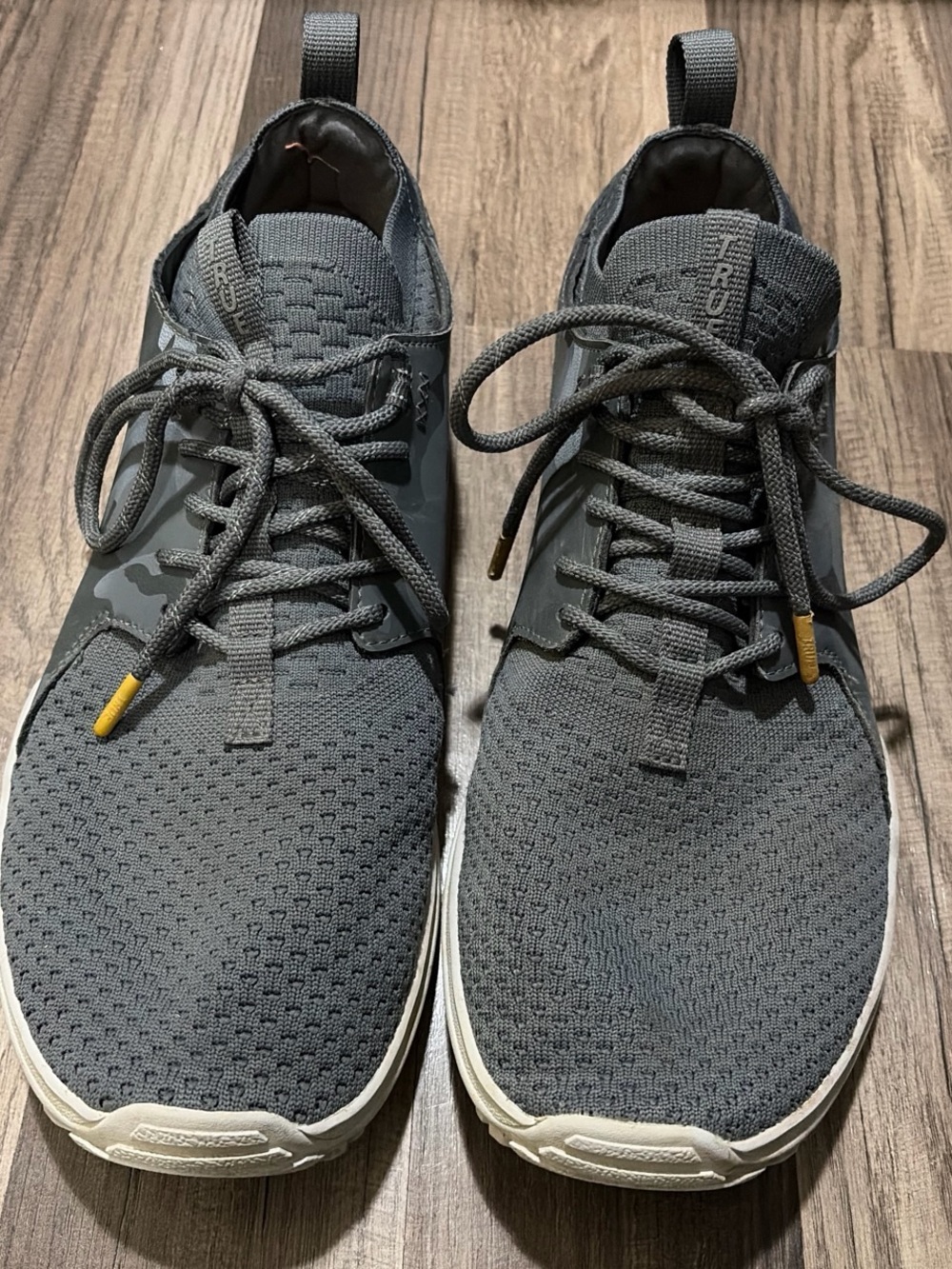 True linkswear OG Feel Men's Dark Gray Knit Lace-Up Golf Shoes with White Sole